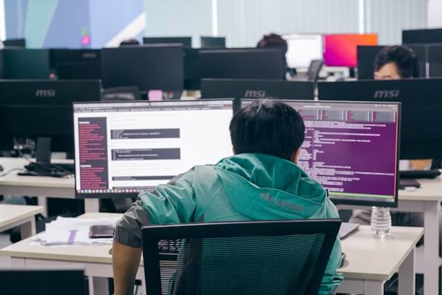 When Should a Business Outsource IT? 8 when to outsource IT services in Ontario